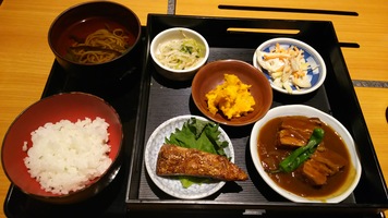 仕事始めは北新地で着物着付け